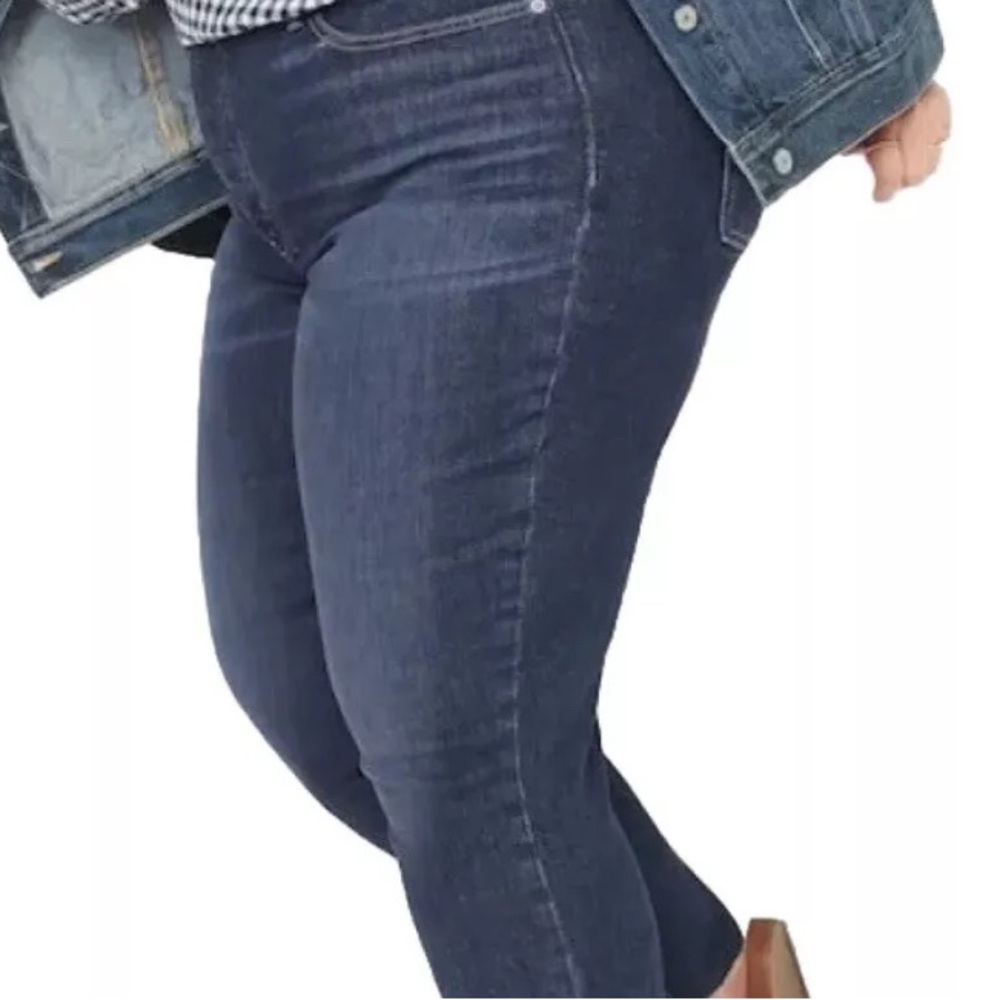 Old Navy- Curvy High-Waisted Button-Fly O.G.Jeans- Women's Size: 28-NEW!!